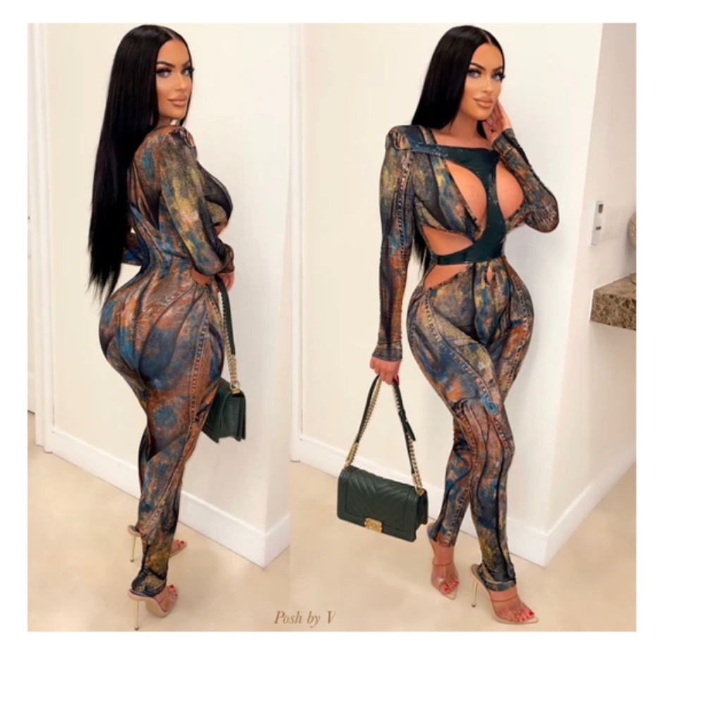 Poshbyv. Catsuit